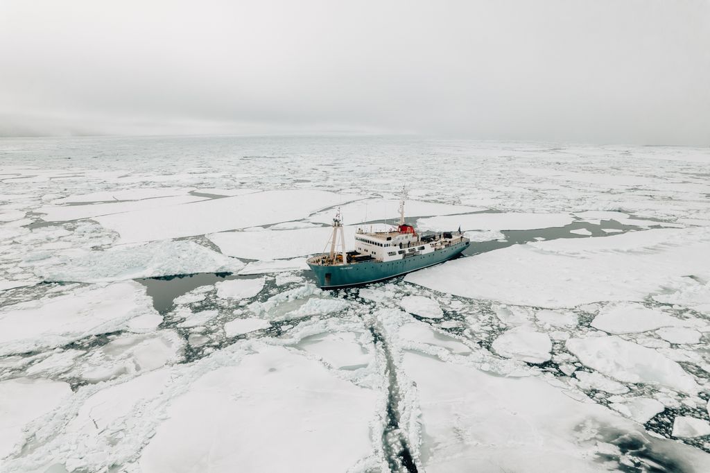 bateau polarfront glacier spitzberg printemps